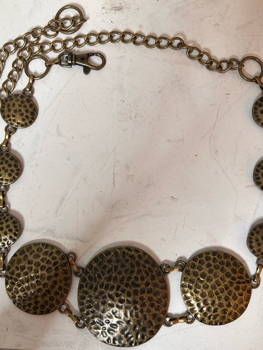 METAL CONCHO CHAIN BELT